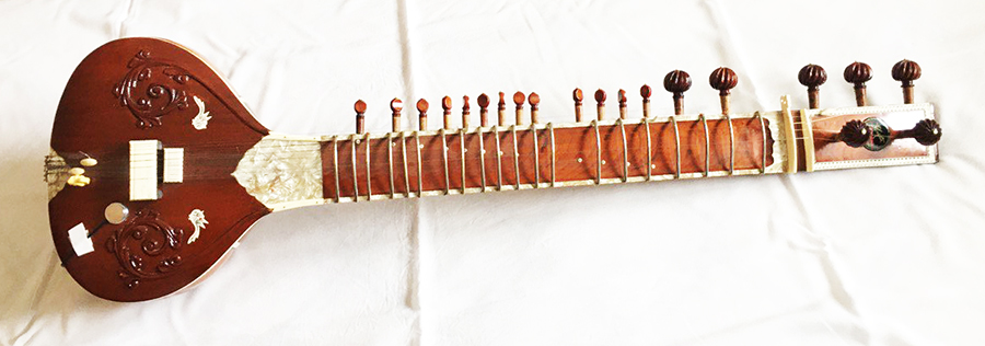 Sitar з п'єзодатчиком, кофром та запасним комплектом струн Sitar з п'єзодатчиком, кофром та запасним комплектом струн